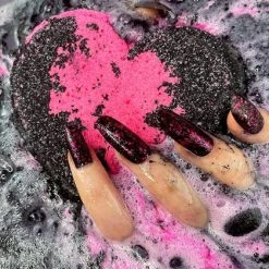 POISON LOVE BOMB Skulls Heart [Pink & Black] | BATH BOMB