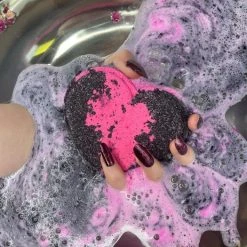 POISON LOVE BOMB Skulls Heart [Pink & Black] | BATH BOMB -Wixcraft Candles shop Pink and Black Heart4 89f80f87 1c47 47e5 a119 f129df135e4b 700x700