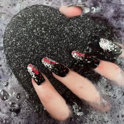 POISON LOVE BOMB Skulls Heart [Black] | BATH BOMB