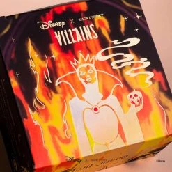 DISNEY X SHORT STORY Disney Evil Queen | CANDLE -Wixcraft Candles shop disney x short story disney evil queen candle 15 6e77e94e fda3 495c b057 15c96d87bf69 700x700