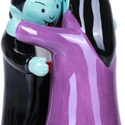 GOTHIC GIFTS Gothic Homewares Hugging Vampires | SALT AND PEPPER SHAKER SET