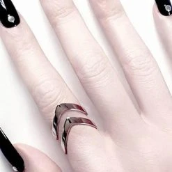 ROGUE AND WOLF Valentines Hunt [Sterling Silver] | RING -Wixcraft Candles shop rogue and wolf hunt sterling silver ring 13 700x700